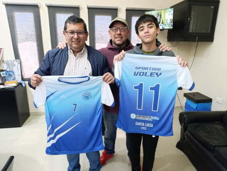 La Municipalidad de Santa Lucía brindó apoyo a los combinados sub 16 masculino y femenino de Sportivo de Vóley 